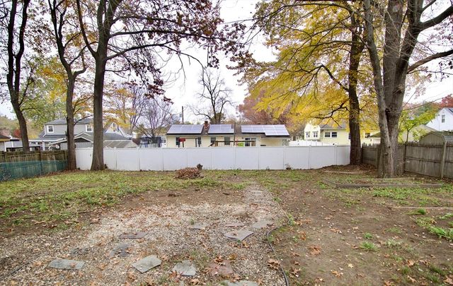 68 Sunrise Ter, Springfield, MA 01119