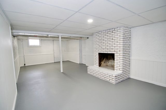 68 Sunrise Ter, Springfield, MA 01119