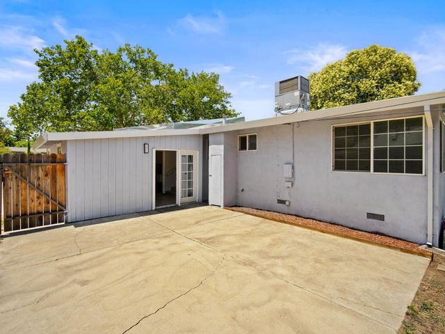 2428 Upham Ct, Carmichael, CA 95608