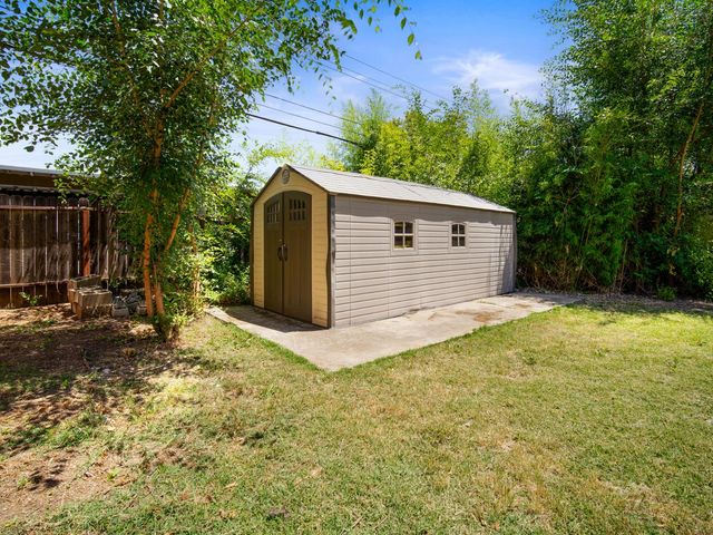 2428 Upham Ct, Carmichael, CA 95608
