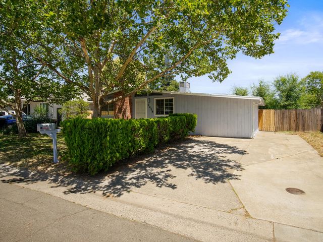 2428 Upham Ct, Carmichael, CA 95608