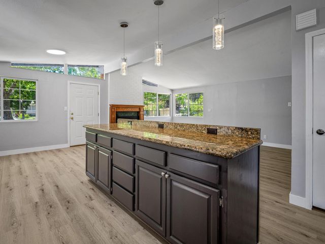 2428 Upham Ct, Carmichael, CA 95608