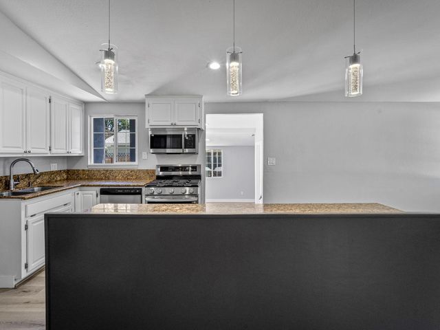 2428 Upham Ct, Carmichael, CA 95608