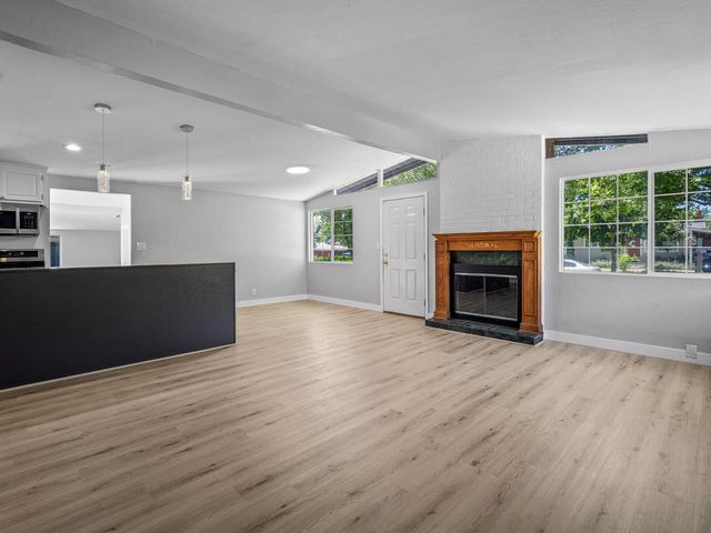2428 Upham Ct, Carmichael, CA 95608