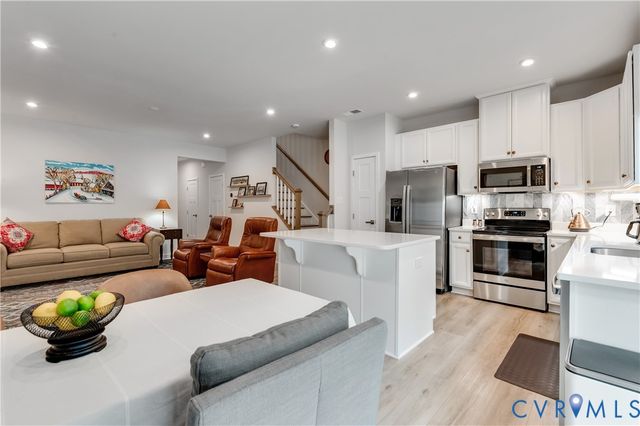 10837 Genito Square Dr, Midlothian, VA 23112