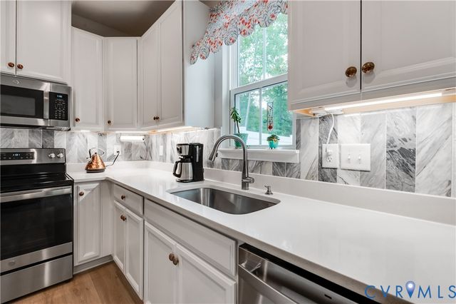 10837 Genito Square Dr, Midlothian, VA 23112