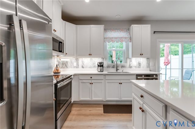 10837 Genito Square Dr, Midlothian, VA 23112