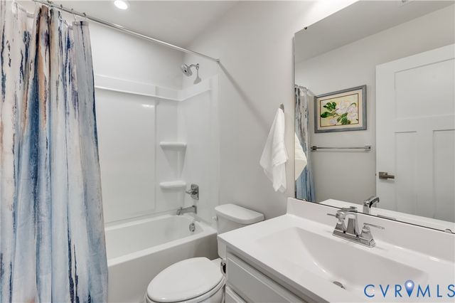 10837 Genito Square Dr, Midlothian, VA 23112