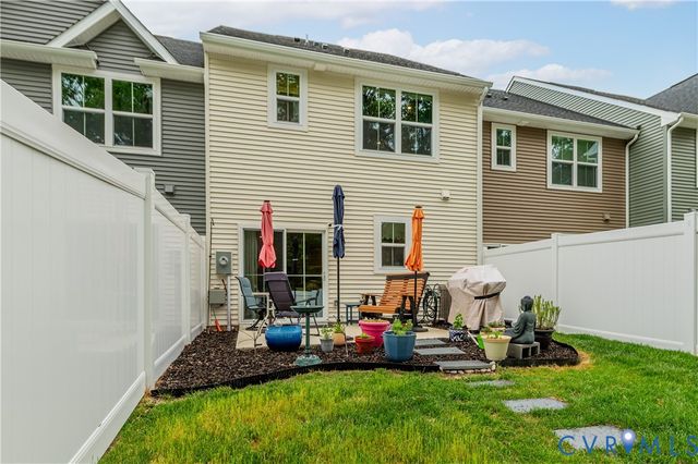 10837 Genito Square Dr, Midlothian, VA 23112