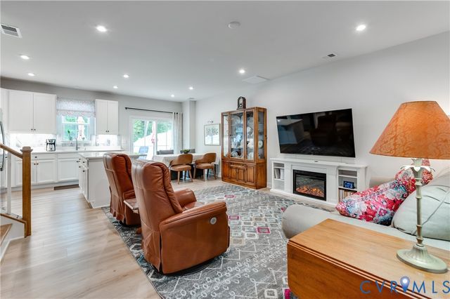 10837 Genito Square Dr, Midlothian, VA 23112