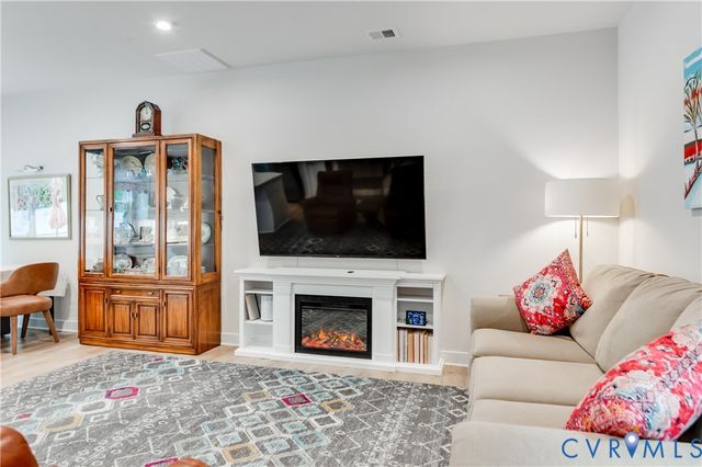 10837 Genito Square Dr, Midlothian, VA 23112
