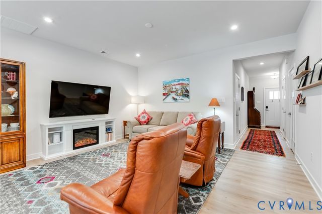 10837 Genito Square Dr, Midlothian, VA 23112