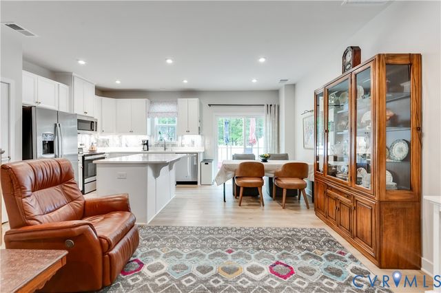 10837 Genito Square Dr, Midlothian, VA 23112