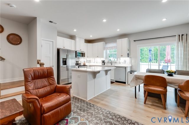 10837 Genito Square Dr, Midlothian, VA 23112