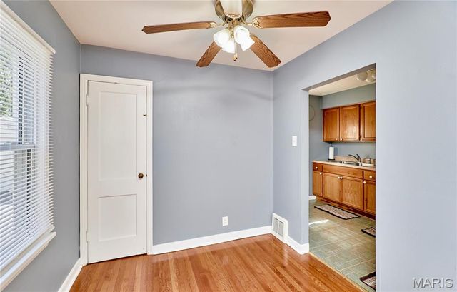 16 White Drive, St Louis, MO 63135