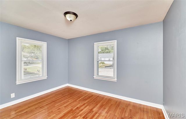 16 White Drive, St Louis, MO 63135