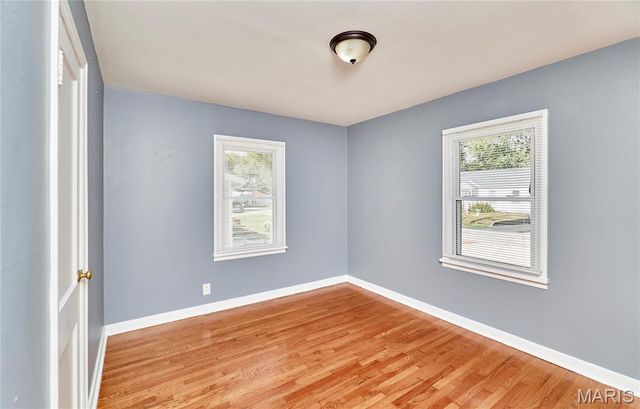 16 White Drive, St Louis, MO 63135