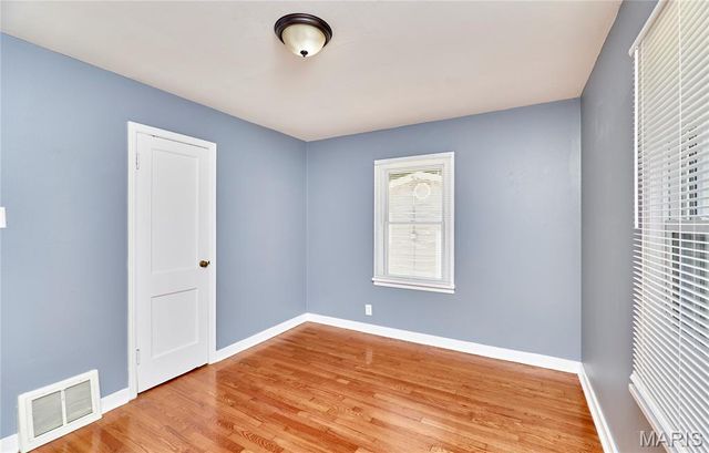 16 White Drive, St Louis, MO 63135