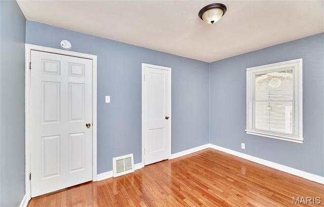 16 White Drive, St Louis, MO 63135