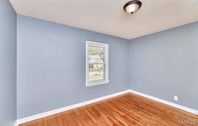 16 White Drive, St Louis, MO 63135