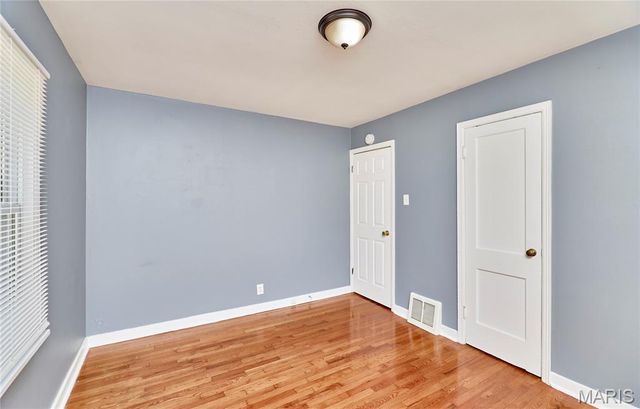 16 White Drive, St Louis, MO 63135