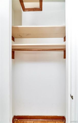 16 White Drive, St Louis, MO 63135