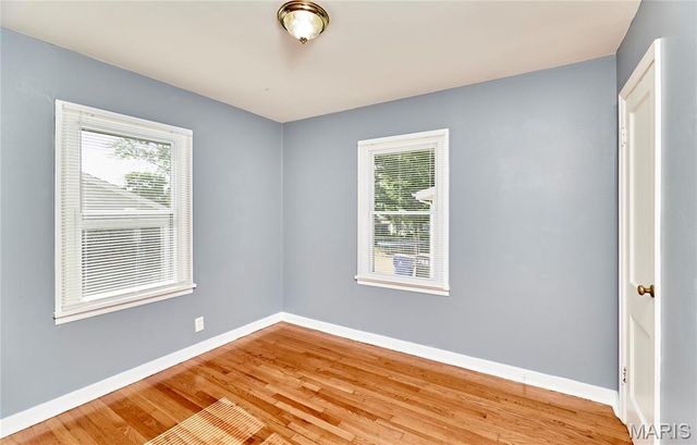 16 White Drive, St Louis, MO 63135