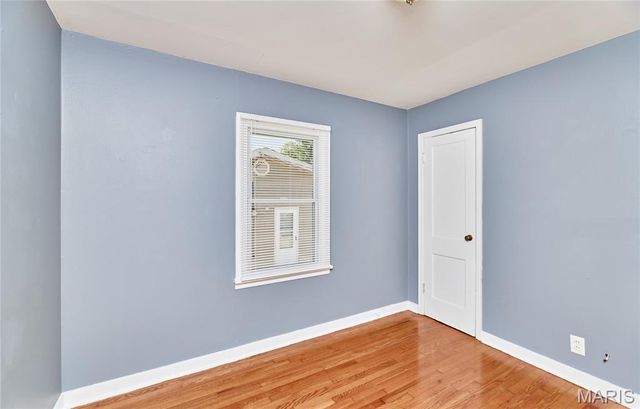 16 White Drive, St Louis, MO 63135