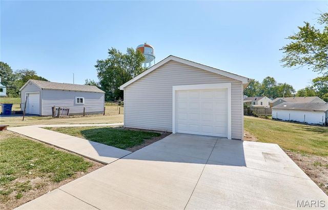 16 White Drive, St Louis, MO 63135