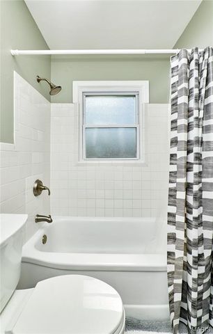 16 White Drive, St Louis, MO 63135