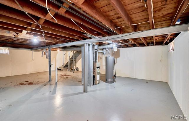 16 White Drive, St Louis, MO 63135