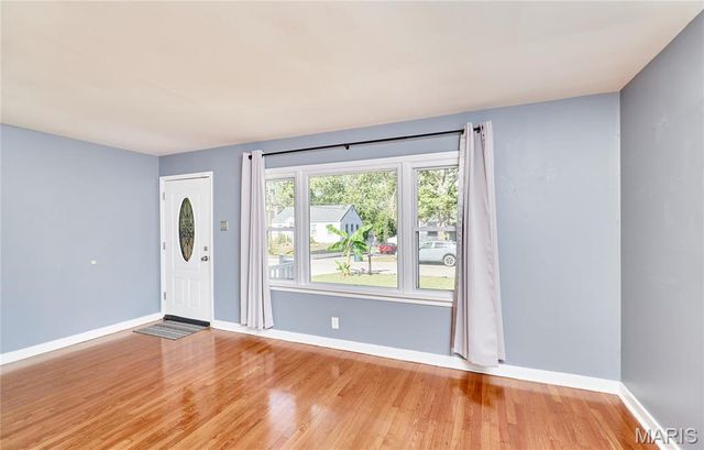 16 White Drive, St Louis, MO 63135