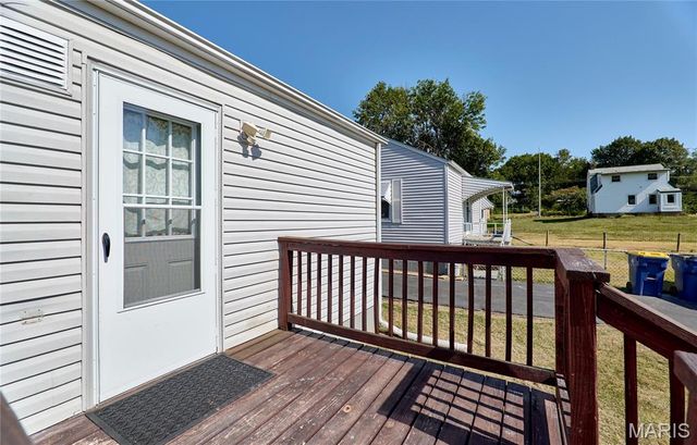 16 White Drive, St Louis, MO 63135