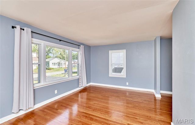 16 White Drive, St Louis, MO 63135