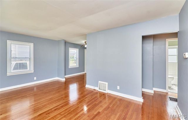 16 White Drive, St Louis, MO 63135