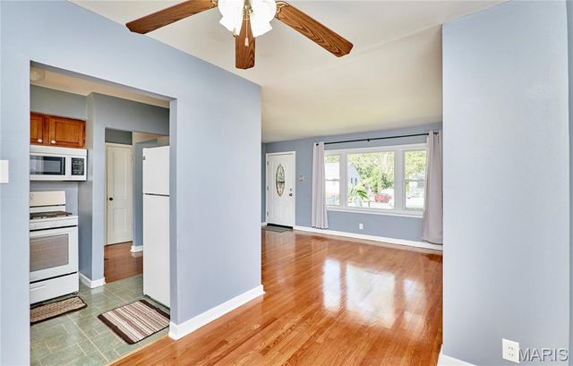 16 White Drive, St Louis, MO 63135