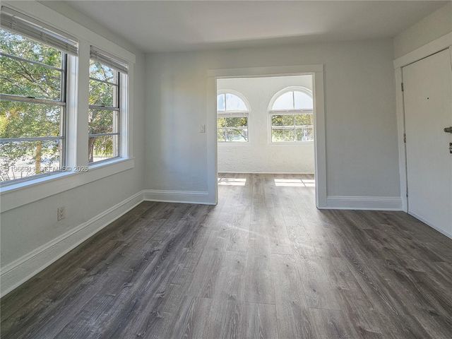 2007 SW 10th St 3, Miami, FL 33135