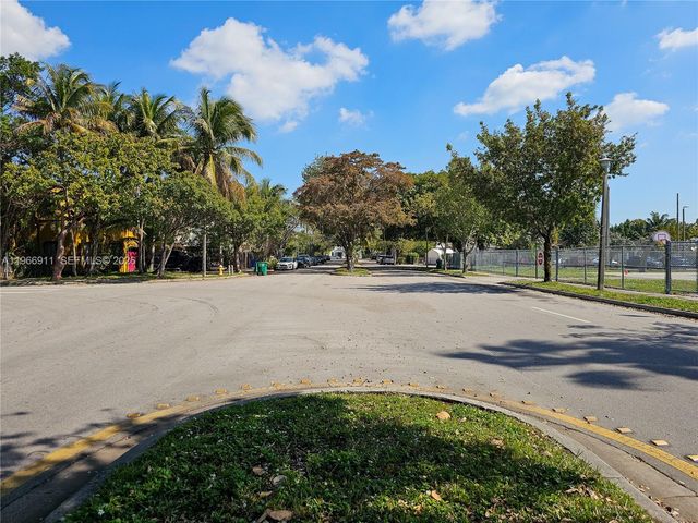 2007 SW 10th St 3, Miami, FL 33135