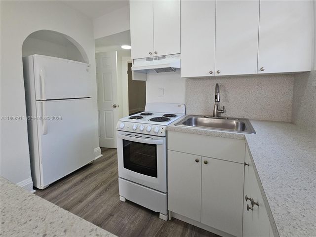 2007 SW 10th St 3, Miami, FL 33135