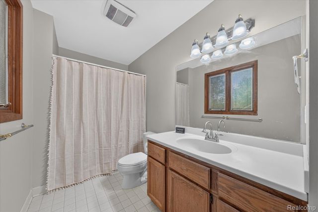 5954 Snow Apple Drive, Independence Charter Township, MI 48346