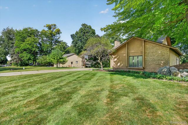 5954 Snow Apple Drive, Independence Charter Township, MI 48346