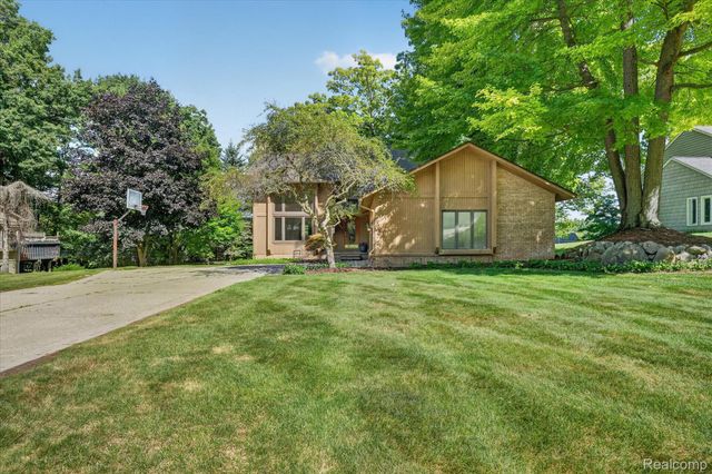 5954 Snow Apple Drive, Independence Charter Township, MI 48346