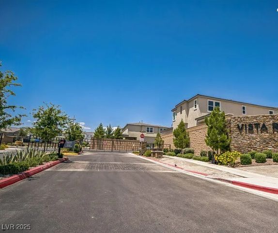 9031 Coastal Oaks Street, Las Vegas, NV 89166