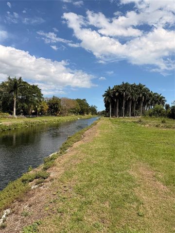 15425 SW 268th St, Homestead, FL 33032