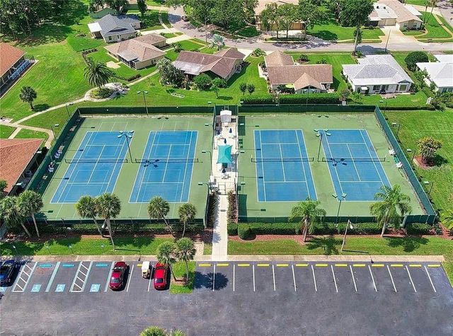 2297 LARK CIRCLE E E, Palm Harbor, FL 34684