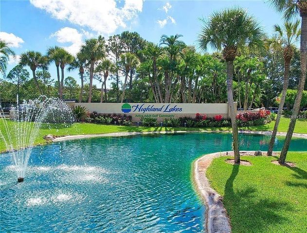 2297 LARK CIRCLE E E, Palm Harbor, FL 34684