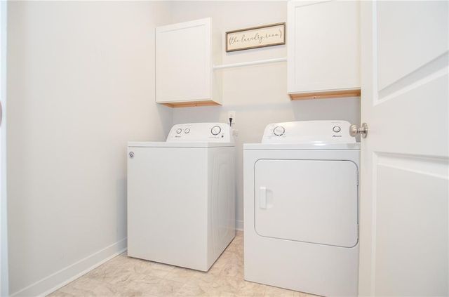 2562 Rathburn Circle, Loganville, GA 30052