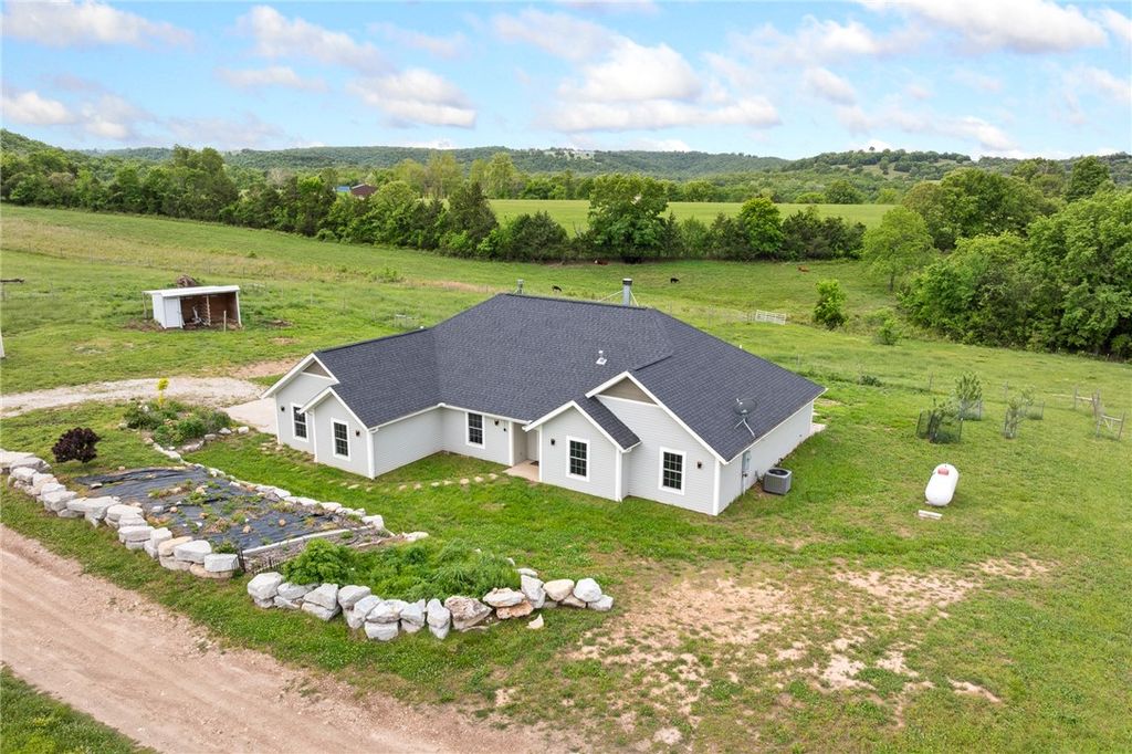 307 Whitetail Drive, Harrison, AR 72601
