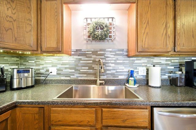 120 12th Ave NE, Oelwein, IA 50662