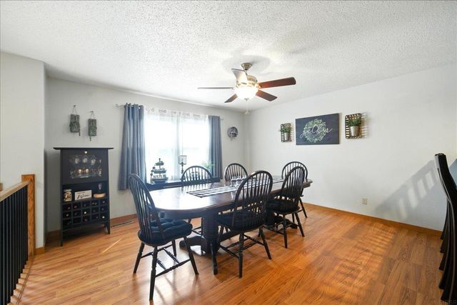 120 12th Ave NE, Oelwein, IA 50662